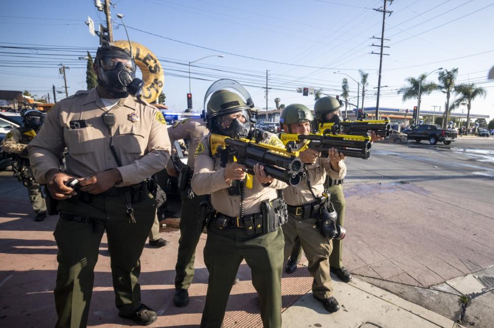 Trump trimite Garda Naţională în Los Angeles, unde sunt proteste violente privind imigraţia . Pușcașii marini sunt în „alertă maximă”  979117