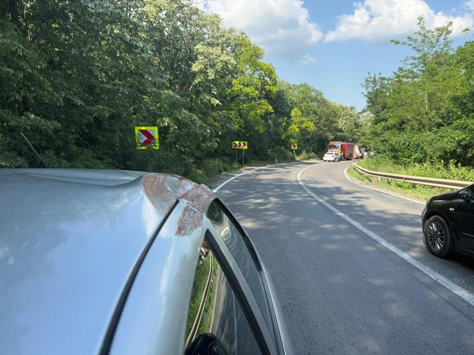 Accident mortal în Tulcea, în care au fost implicate 2 maşini şi un camion: 7 răniţi, şoferul TIR-ului înmatriculat în Ucraina a murit 979383