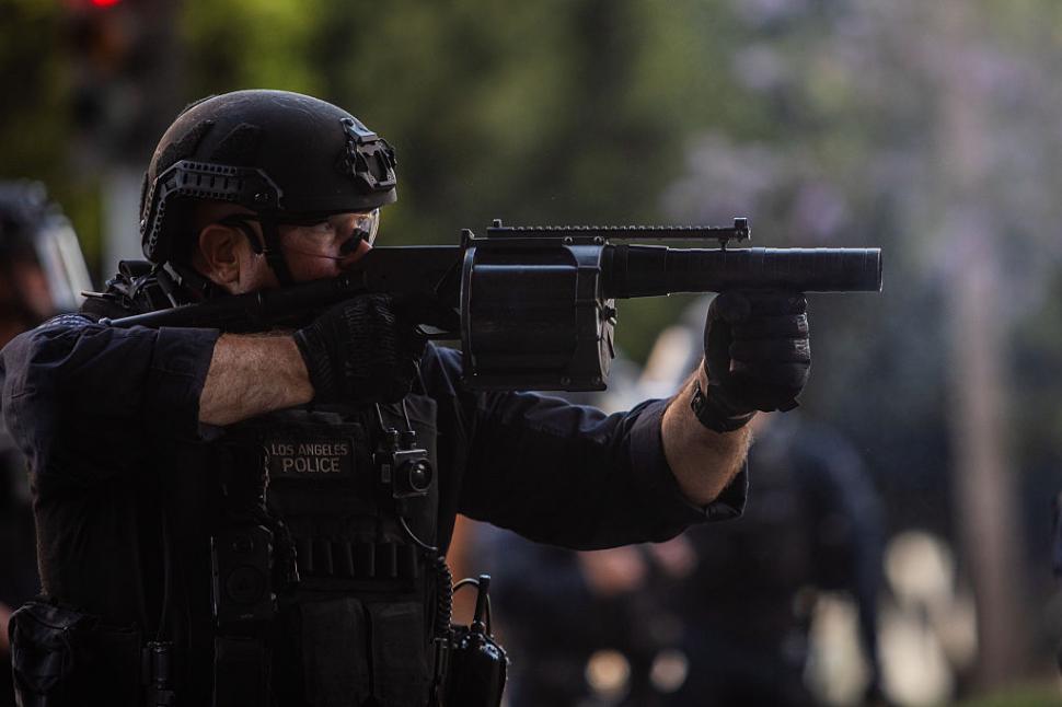 Proteste masive în Los Angeles. Autostrăzi blocate, mașini în flăcări. Donald Trump: „Aduceți trupele” 979230