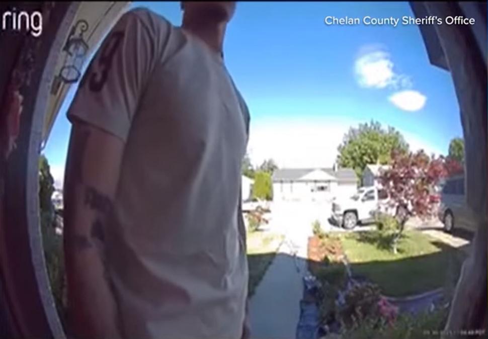 Imagini cu fostul soldat american, filmate înainte să îşi ucidă cele trei fiice. Noi informaţii despre căutările lui Travis Decker  979798