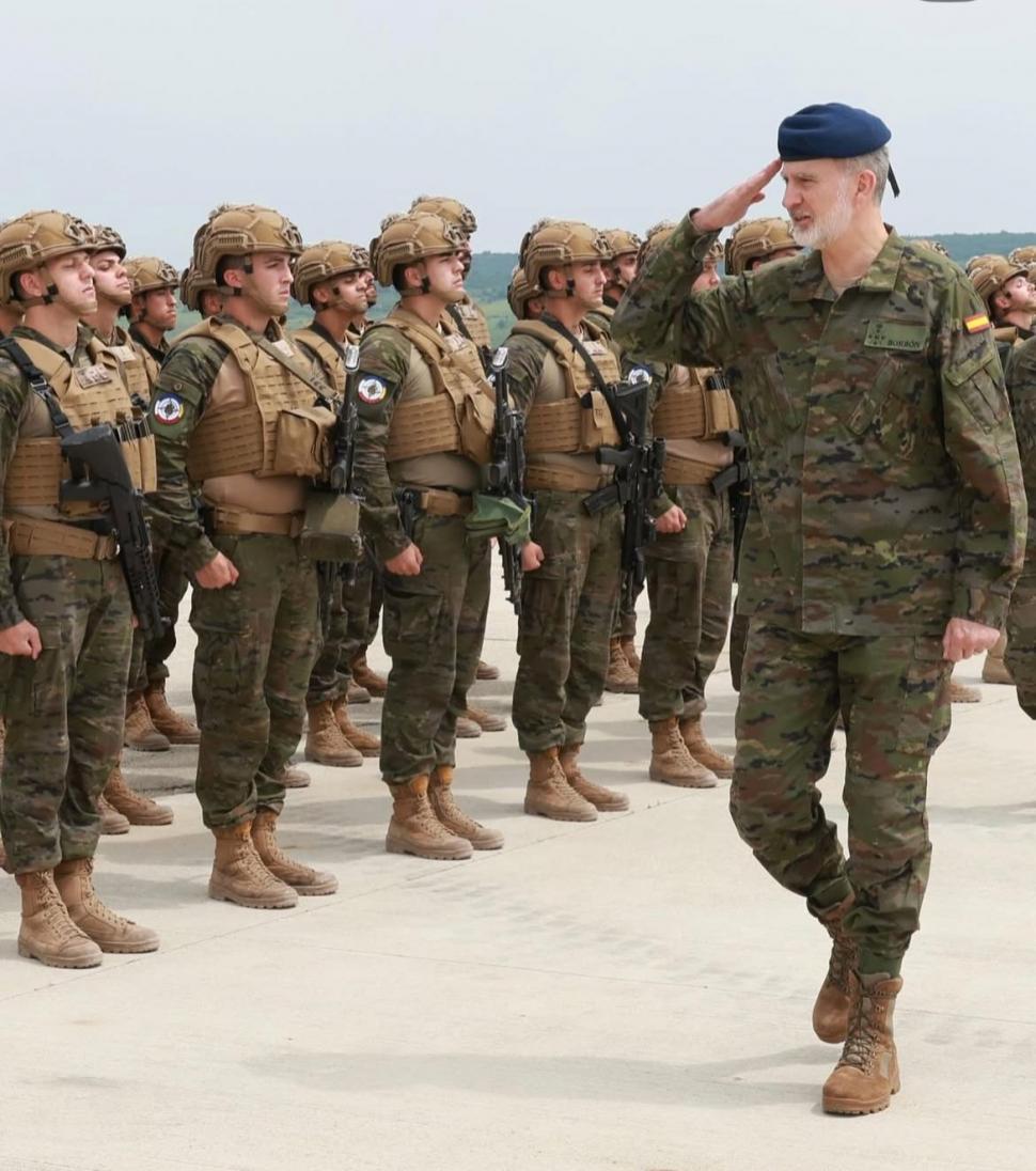 Imagini cu Regele Felipe, în uniformă militară, în vizită la Cincu 979722