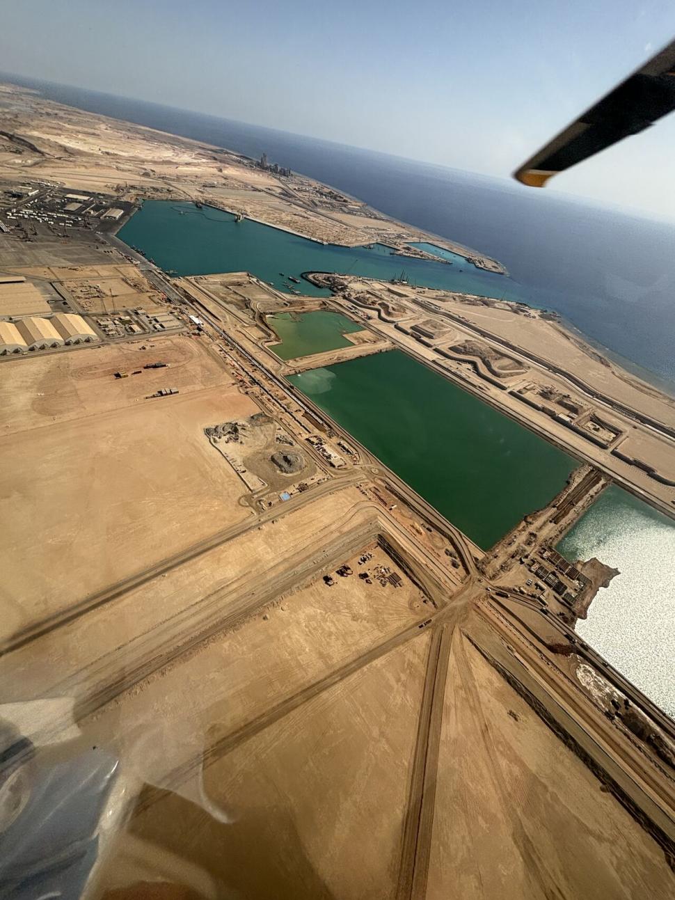 Imagini din satelit arată progrese uriașe la portul Oxagon, locație strategică pentru mega-proiectul NEOM din Arabia Saudită 979584