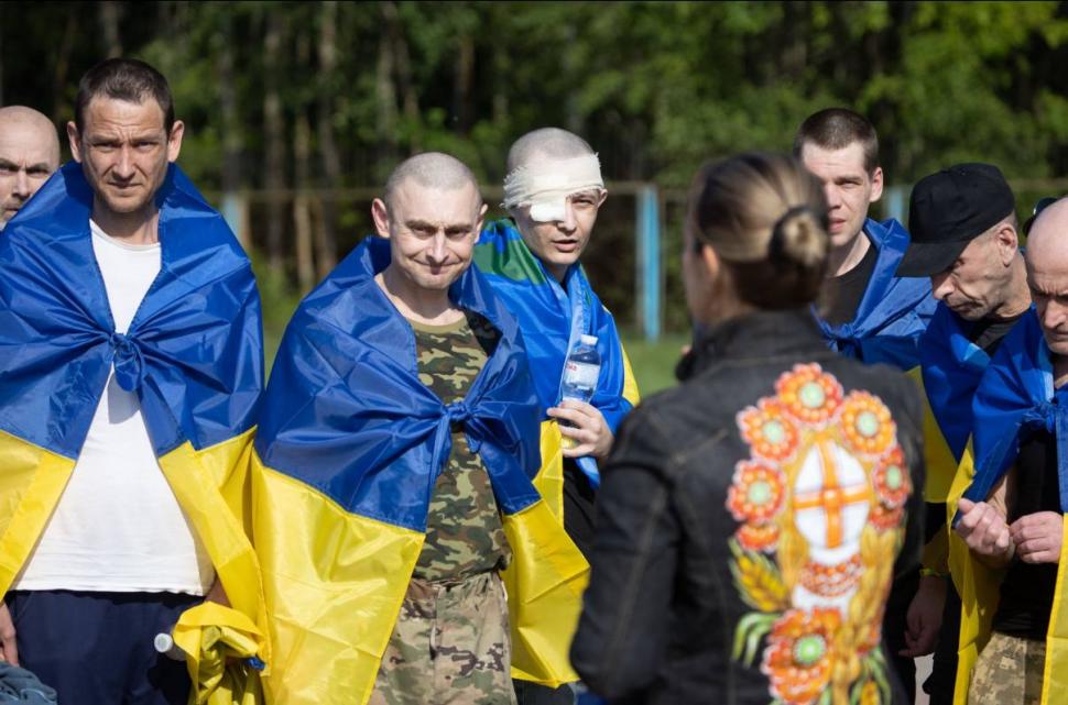 Schimb de prizonieri între Rusia și Ucraina. Au fost returnați soldații grav răniți. Zelenski: Toți necesită îngrijire medicală urgentă 979832