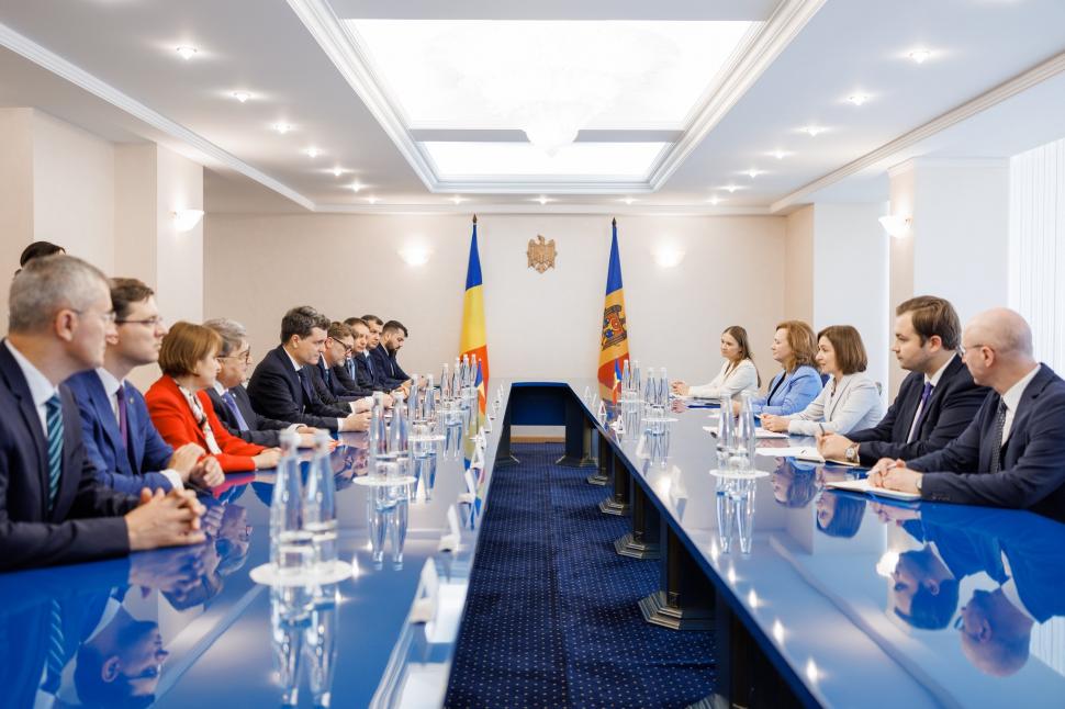 Maia Sandu l-a ovaționat pe Nicușor Dan, după vizita la Chișinău: "Un partener ferm, un prieten și un om care respectă R. Moldova" 979702