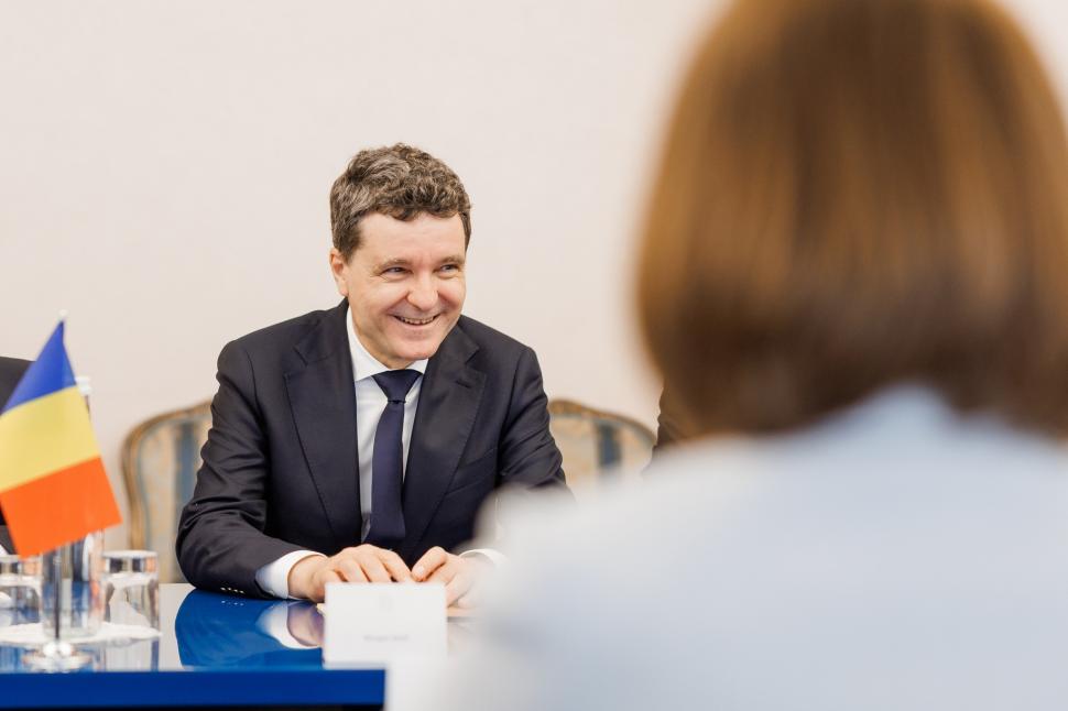 Maia Sandu l-a ovaționat pe Nicușor Dan, după vizita la Chișinău: "Un partener ferm, un prieten și un om care respectă R. Moldova" 979703