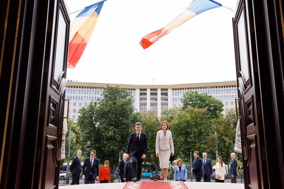 Maia Sandu l-a ovaționat pe Nicușor Dan, după vizita la Chișinău: "Un partener ferm, un prieten și un om care respectă R. Moldova" 979706