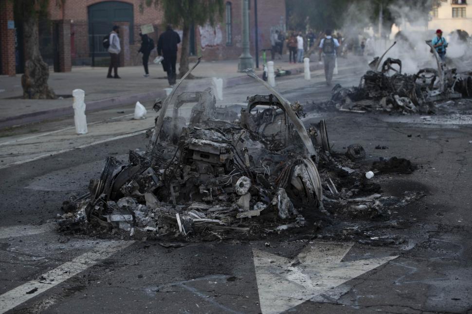 Trump trimite alți mii de soldați în Los Angeles. Primărița îl acuză că „folosește orașul ca experiment” 979484