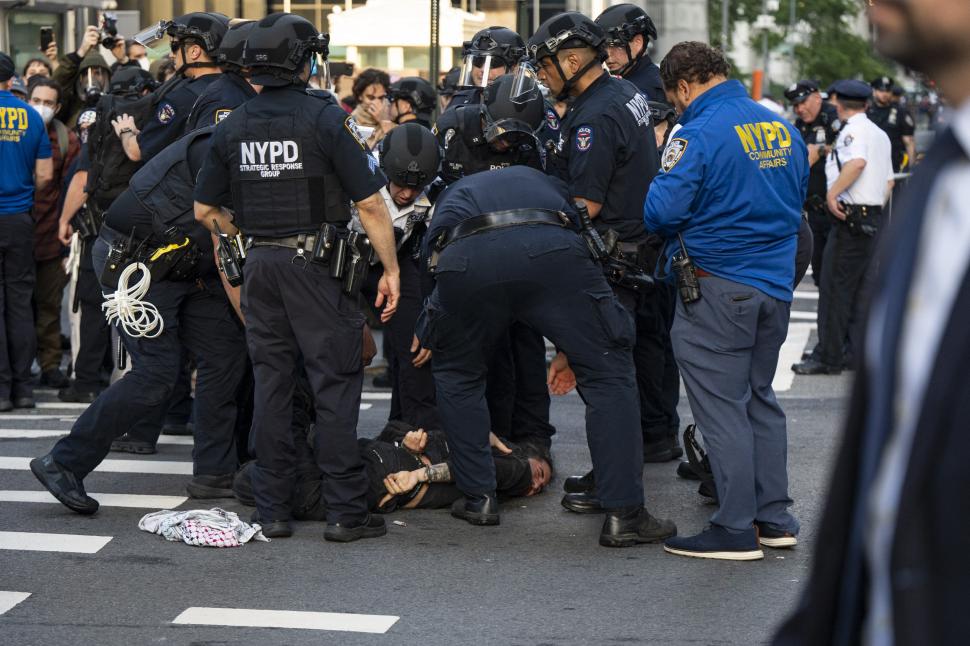 Protestele se răspândesc ca focul în America. Texas anunță că trimite Garda Națională să-i atace pe protestatari 980010