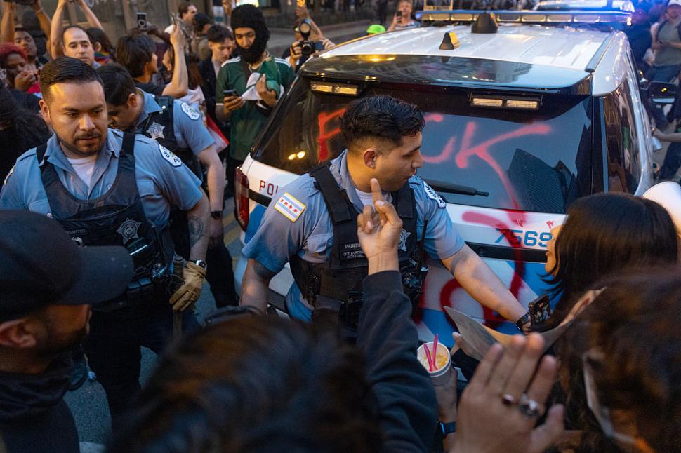 Protestele anti-Trump continuă în SUA pentru a șasea zi. Confruntări dure între polițiști și manifestanți la Seattle și Las Vegas 980120