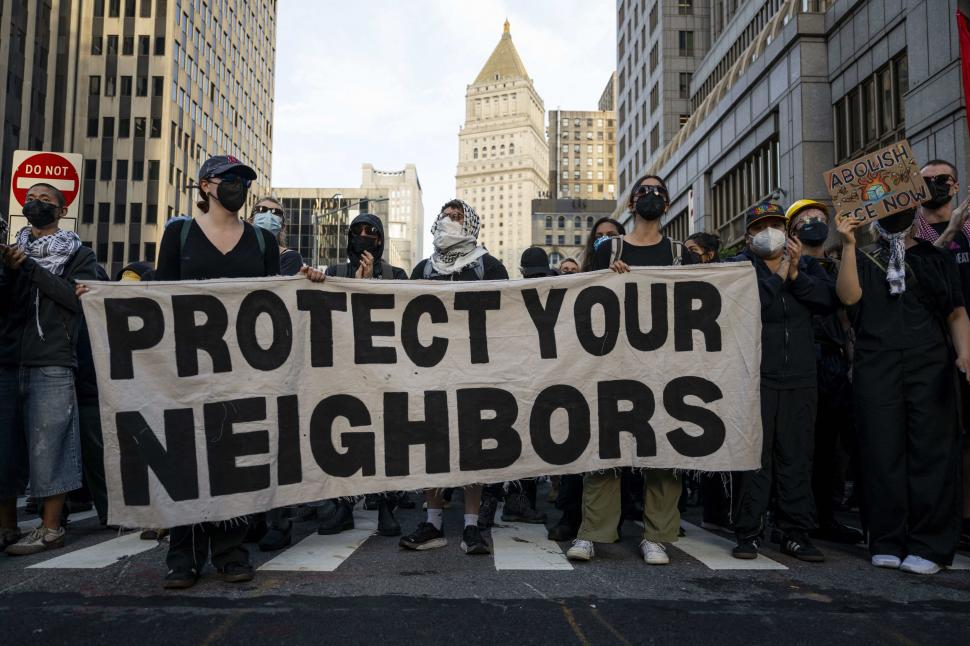 Protestele anti-Trump continuă în SUA pentru a șasea zi. Confruntări dure între polițiști și manifestanți la Seattle și Las Vegas 980124