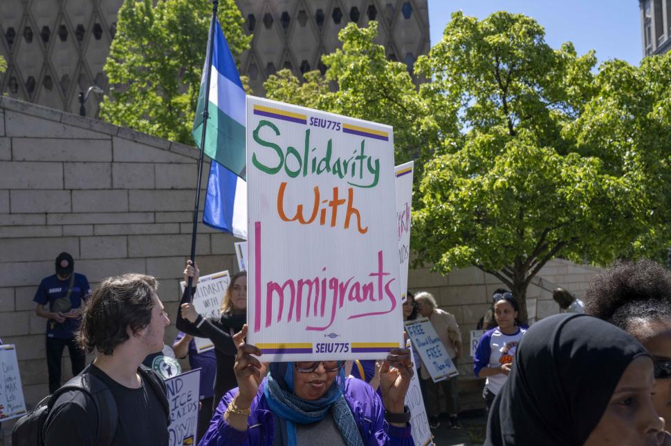 Protestele anti-Trump continuă în SUA pentru a șasea zi. Confruntări dure între polițiști și manifestanți la Seattle și Las Vegas 980126