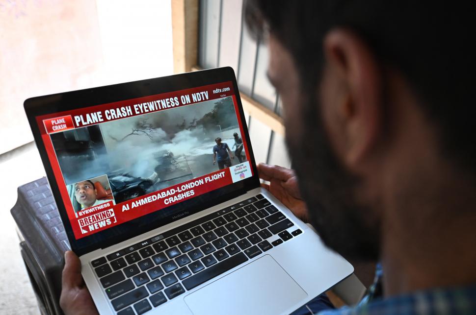 Studenții la medicină din Ahmedabad erau la cantină și mâncau când a căzut avionul Air India peste ei 980278