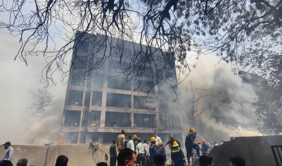 Studenții la medicină din Ahmedabad erau la cantină și mâncau când a căzut avionul Air India peste ei 980279