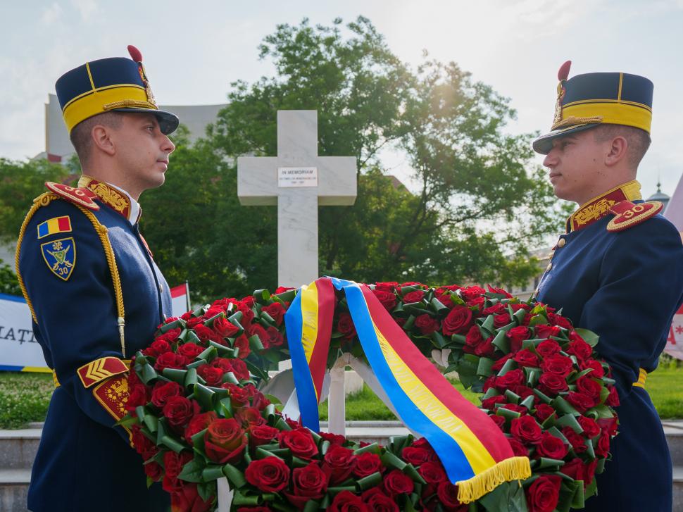 Preşedintele Nicuşor Dan a depus coroane de flori în memoria victimelor Mineriadei din 1990 980372
