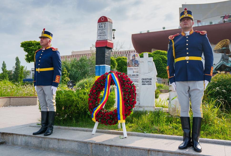 Preşedintele Nicuşor Dan a depus coroane de flori în memoria victimelor Mineriadei din 1990 980378