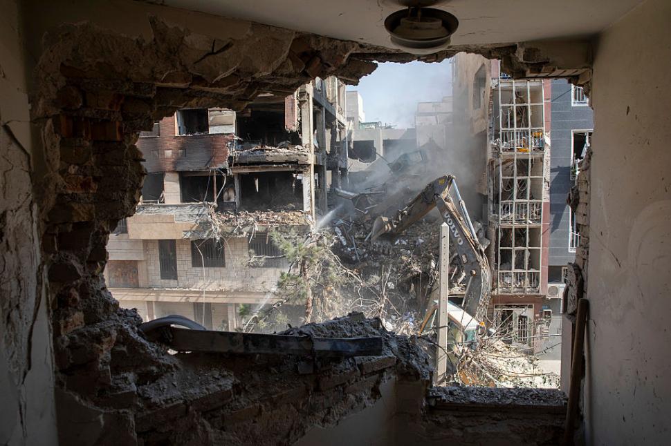 Imaginile distrugerii în Israel și Iran după bombardamente. Cum arată Teheranul și Tel Avivul după două zile de război 980815