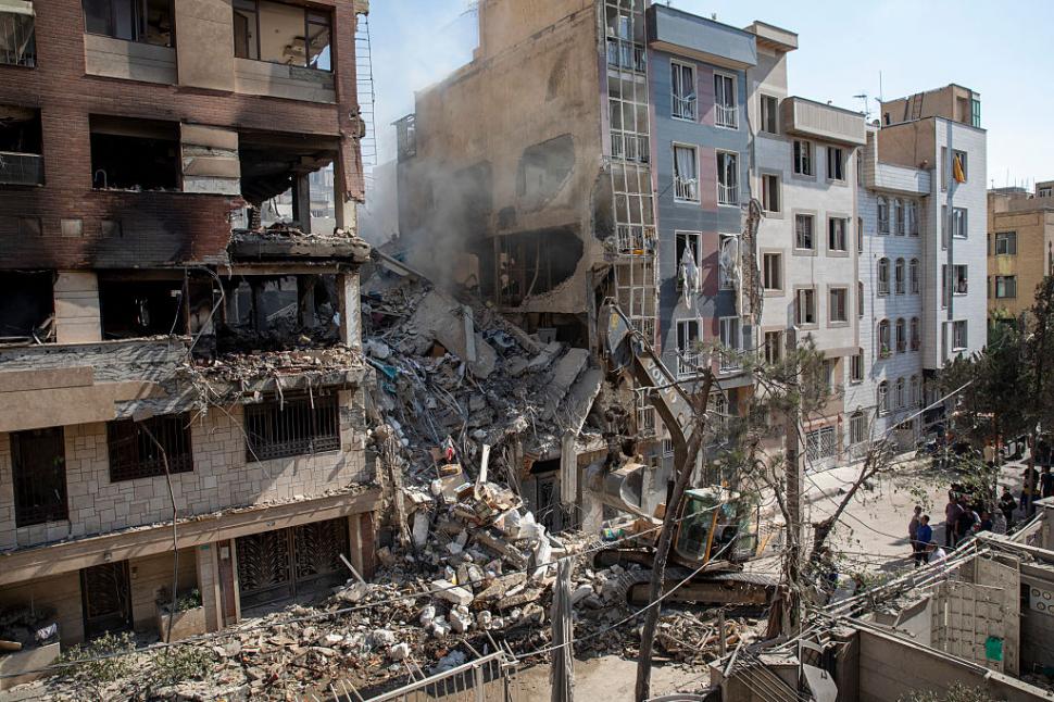 Imaginile distrugerii în Israel și Iran după bombardamente. Cum arată Teheranul și Tel Avivul după două zile de război 980816