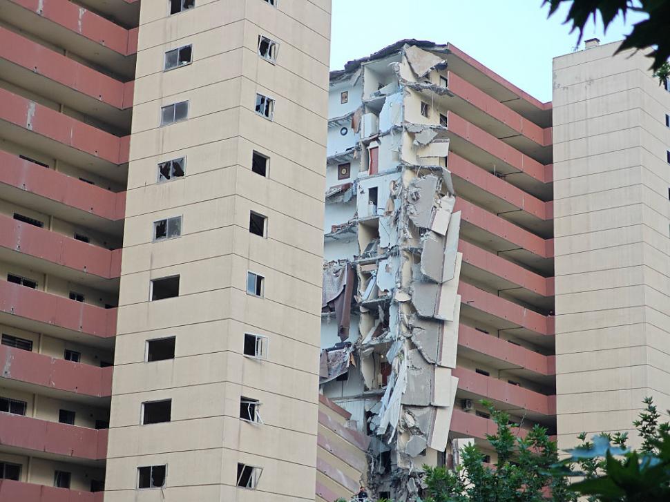 Imaginile distrugerii în Israel și Iran după bombardamente. Cum arată Teheranul și Tel Avivul după două zile de război 980821