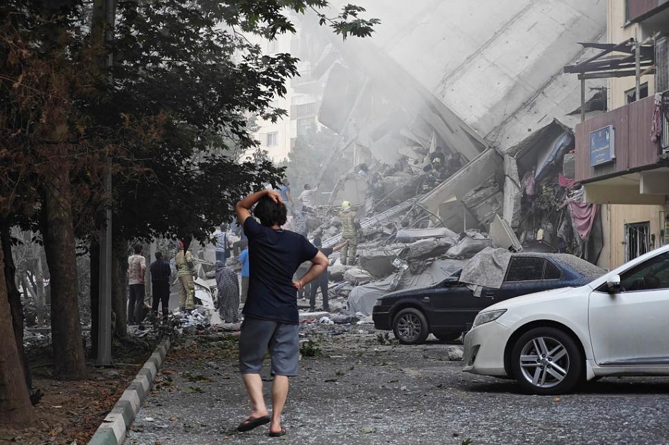 Imaginile distrugerii în Israel și Iran după bombardamente. Cum arată Teheranul și Tel Avivul după două zile de război 980824