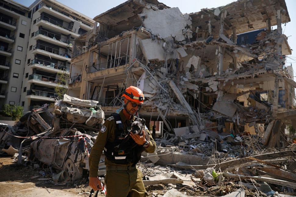 Imaginile distrugerii în Israel și Iran după bombardamente. Cum arată Teheranul și Tel Avivul după două zile de război 980830