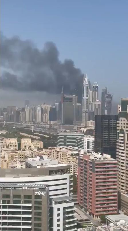 Un zgârie-nori din Dubai Marina a luat foc. Aproape 3000 de locatari au fost evacuați 980869