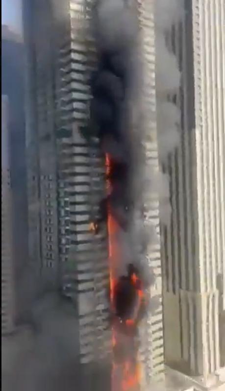 Un zgârie-nori din Dubai Marina a luat foc. Aproape 3000 de locatari au fost evacuați 980870