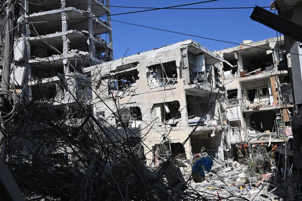 Imaginile dezastrului, după ce Iranul a tras 200 de rachete spre Israel. Clădiri distruse, morţi şi sute de răniţi 980954