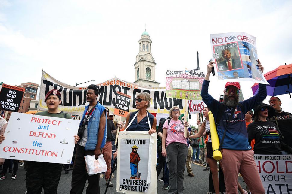 Tancuri au defilat în Washington de ziua lui Donald Trump. În restul SUA, protestatarii au fost împrăștiați cu gaze lacrimogene 980882