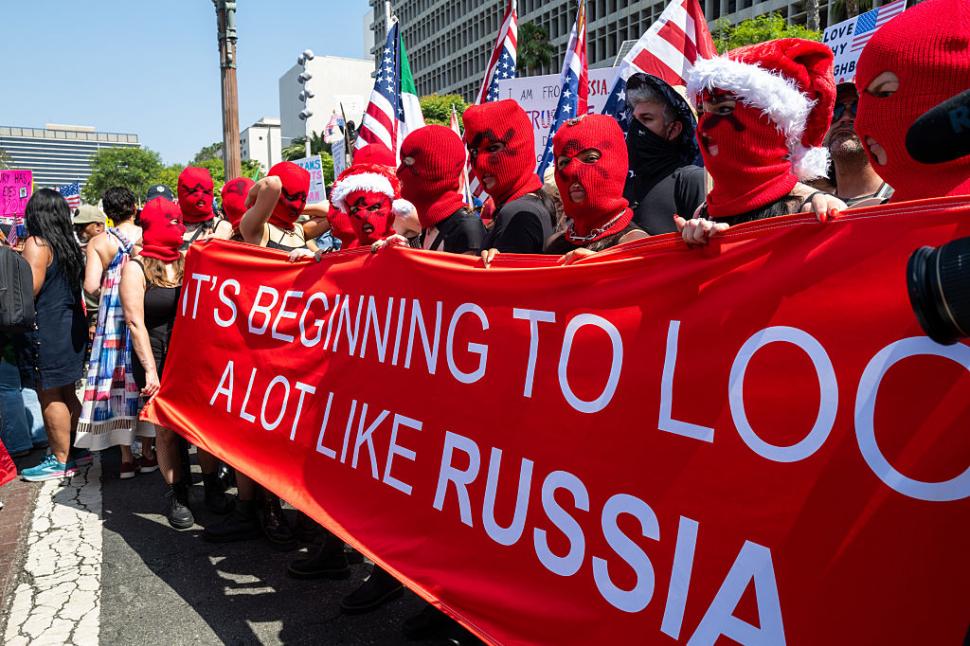 Tancuri au defilat în Washington de ziua lui Donald Trump. În restul SUA, protestatarii au fost împrăștiați cu gaze lacrimogene 980889