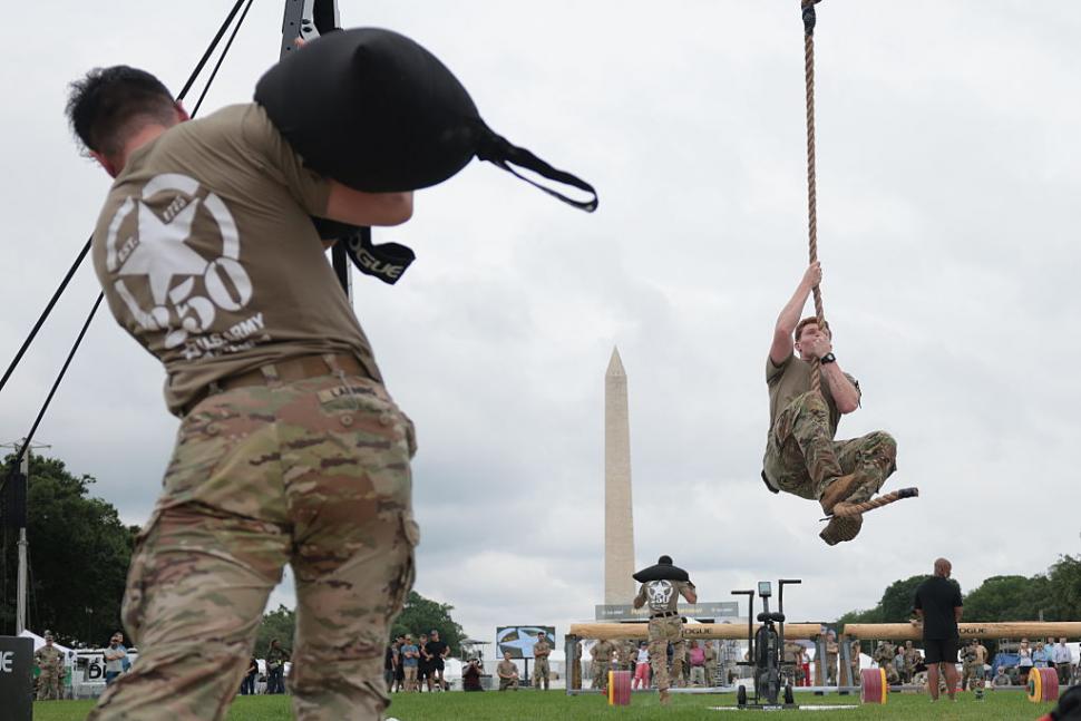 Tancuri au defilat în Washington de ziua lui Donald Trump. În restul SUA, protestatarii au fost împrăștiați cu gaze lacrimogene 980892
