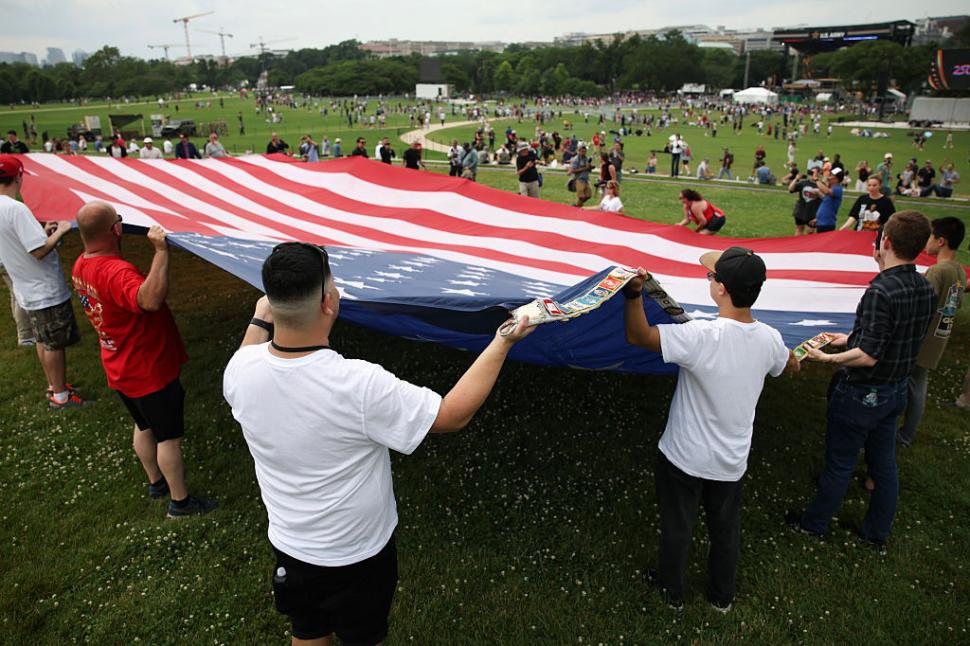 Tancuri au defilat în Washington de ziua lui Donald Trump. În restul SUA, protestatarii au fost împrăștiați cu gaze lacrimogene 980893
