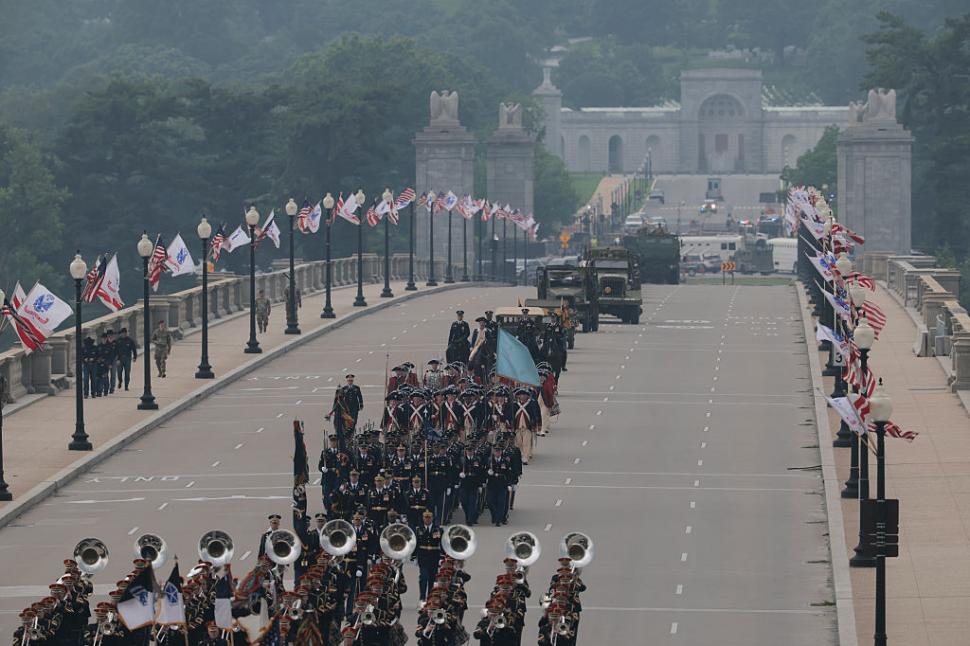 Tancuri au defilat în Washington de ziua lui Donald Trump. În restul SUA, protestatarii au fost împrăștiați cu gaze lacrimogene 980895