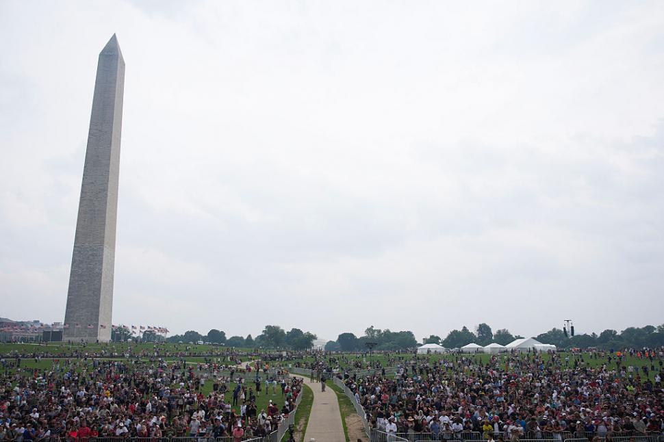 Tancuri au defilat în Washington de ziua lui Donald Trump. În restul SUA, protestatarii au fost împrăștiați cu gaze lacrimogene 980896
