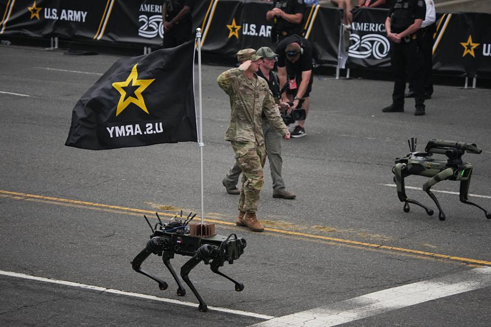 Tancuri au defilat în Washington de ziua lui Donald Trump. În restul SUA, protestatarii au fost împrăștiați cu gaze lacrimogene 980900
