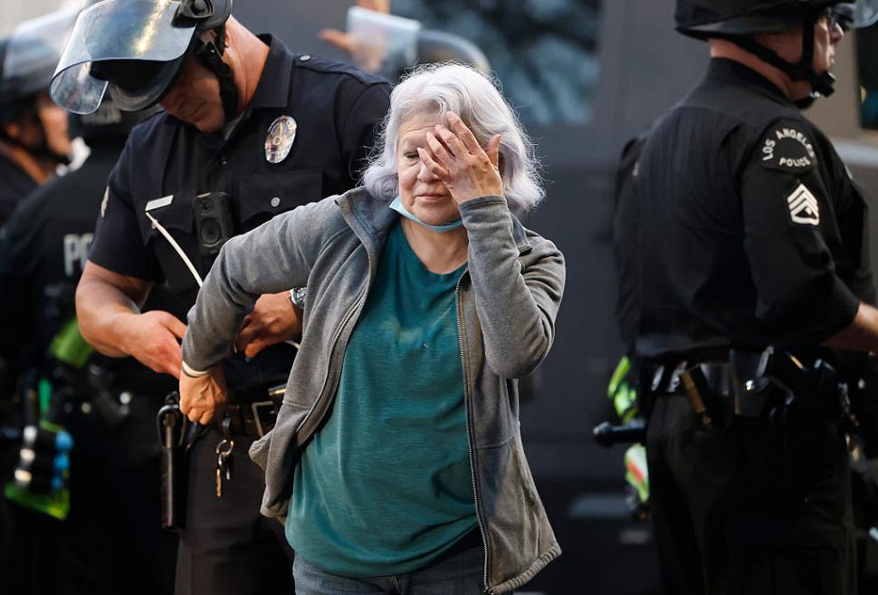 Tancuri au defilat în Washington de ziua lui Donald Trump. În restul SUA, protestatarii au fost împrăștiați cu gaze lacrimogene 980902