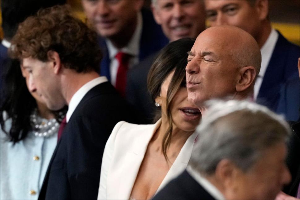 Jeff Bezos îşi amână nunta de la Veneţia din cauza protestelor. De ce sunt în stare localnicii pentru a-şi apăra oraşul 981165