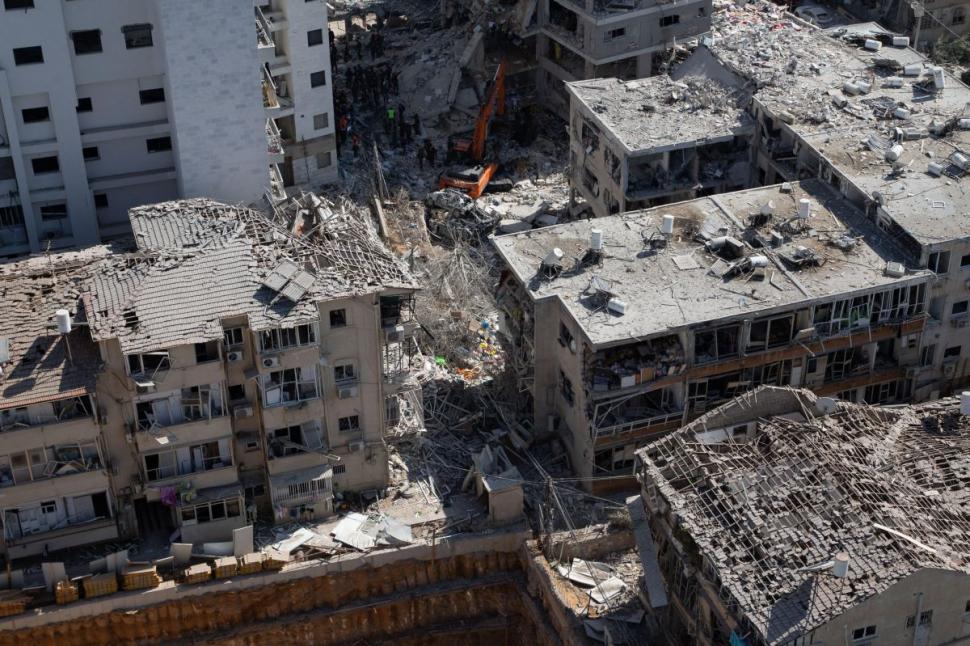 Oamenii din Bat Yam, unde o rachetă iraniană a spulberat un bloc: "Trebuia să atacăm mai devreme. Ei sunt slabi, noi suntem puternici" 981221