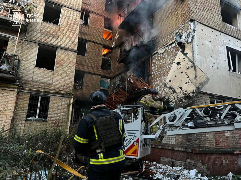 Rușii au atacat Ucraina cu 440 de drone și 32 de rachete. Incendii în Kiev, sunt 15 morți. Zelenski cere SUA și Europei să reacționeze 981332