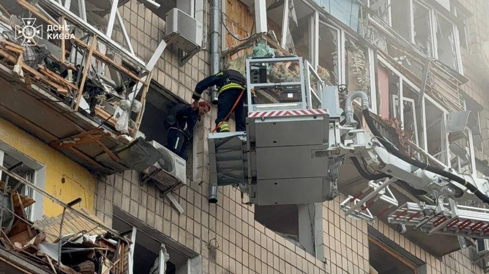 Rușii au atacat Ucraina cu 440 de drone și 32 de rachete. Incendii în Kiev, sunt 15 morți. Zelenski cere SUA și Europei să reacționeze 981335