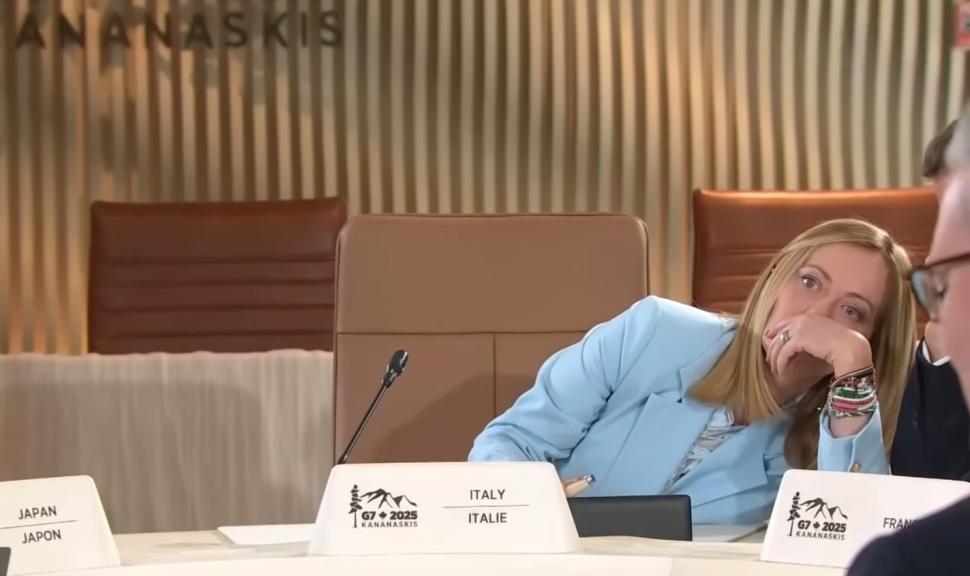 Momente virale la Summitul G7. Meloni își dă ochii peste cap într-o discuție secretă cu Macron, Trump scapă pe jos acordul comercial 981312
