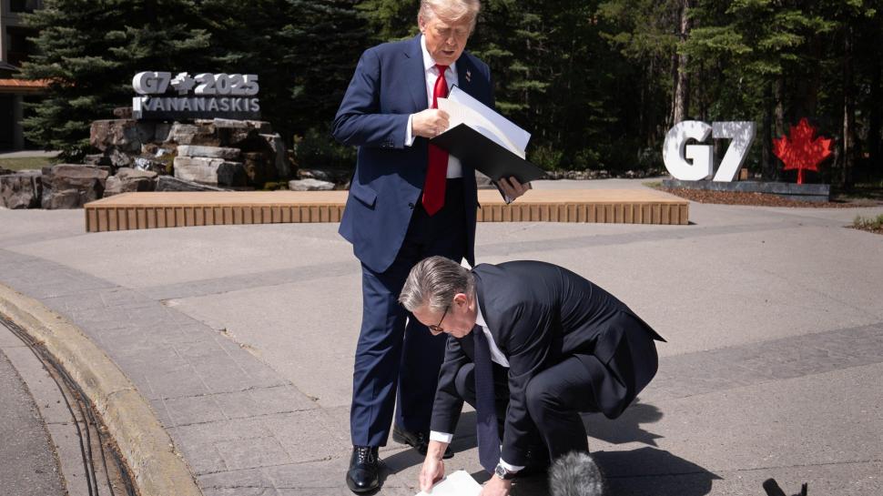 Momente virale la Summitul G7. Meloni își dă ochii peste cap într-o discuție secretă cu Macron, Trump scapă pe jos acordul comercial 981313