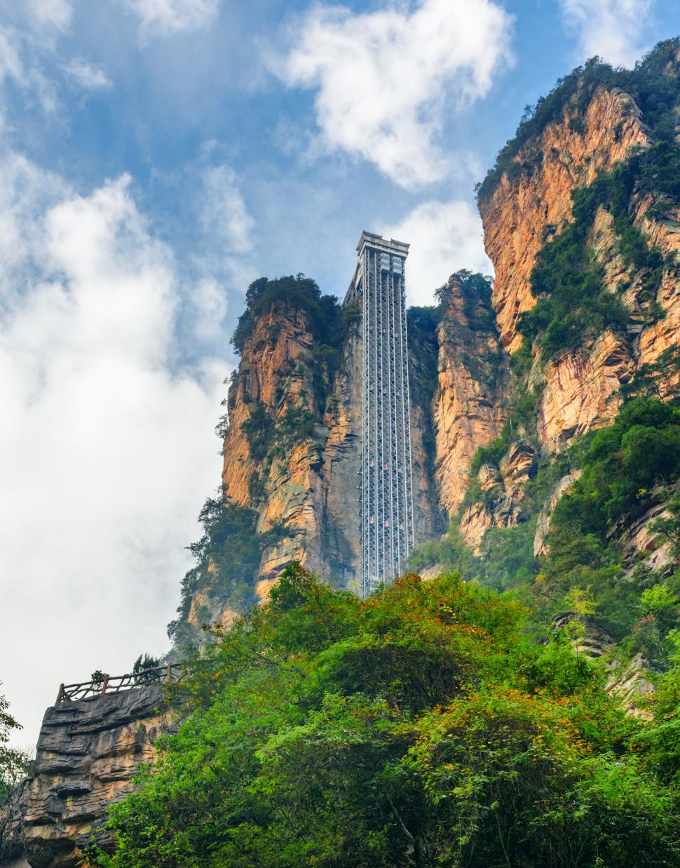 Descoperire șocantă în munții „plutitori” care au inspirat „Avatar”. Grămezi de gunoi înalte „cât 7-8 etaje” sunt scoase cu macaraua 981650