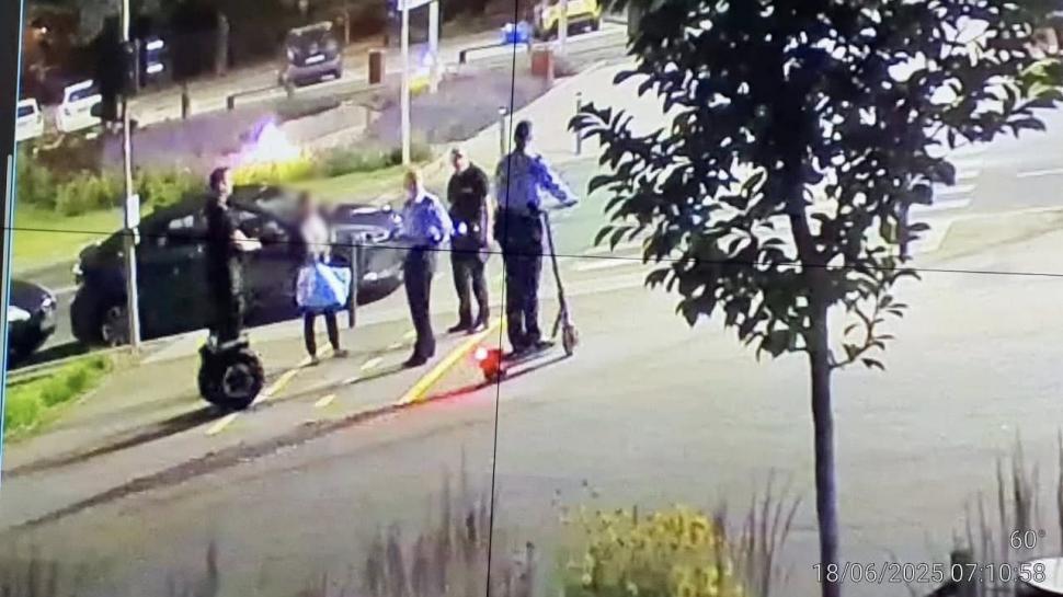 O femeie a fost prinsă de 2 ori într-o oră la furat de lavandă în Bucureşti: "În 20 de ani, nimeni nu m-a prins"  981714