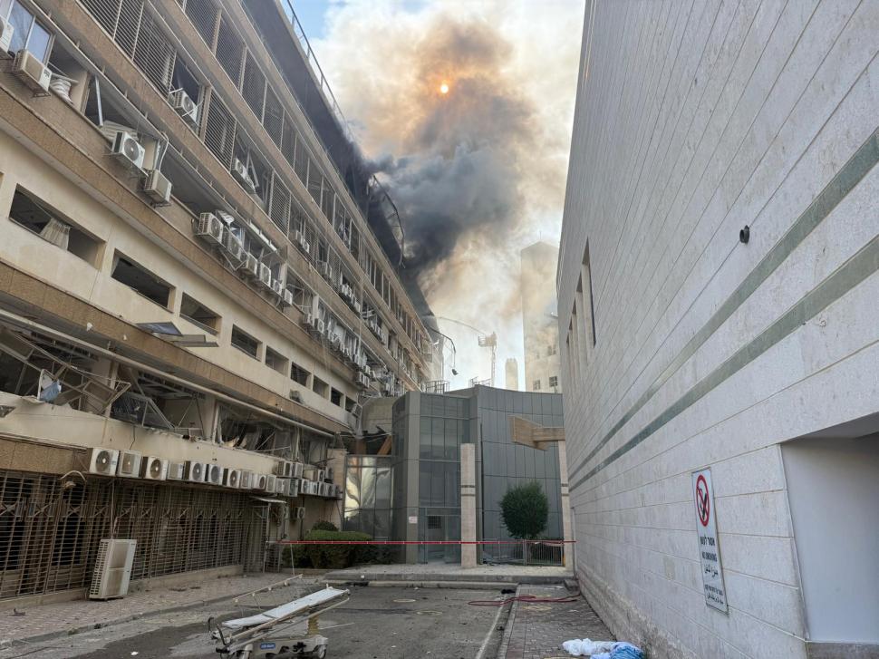 Imagini teribile din spitalul israelian din Beersheba, distrus de rachete iraniene. Mărturia unui român: Am auzit toate bubuiturile 981900