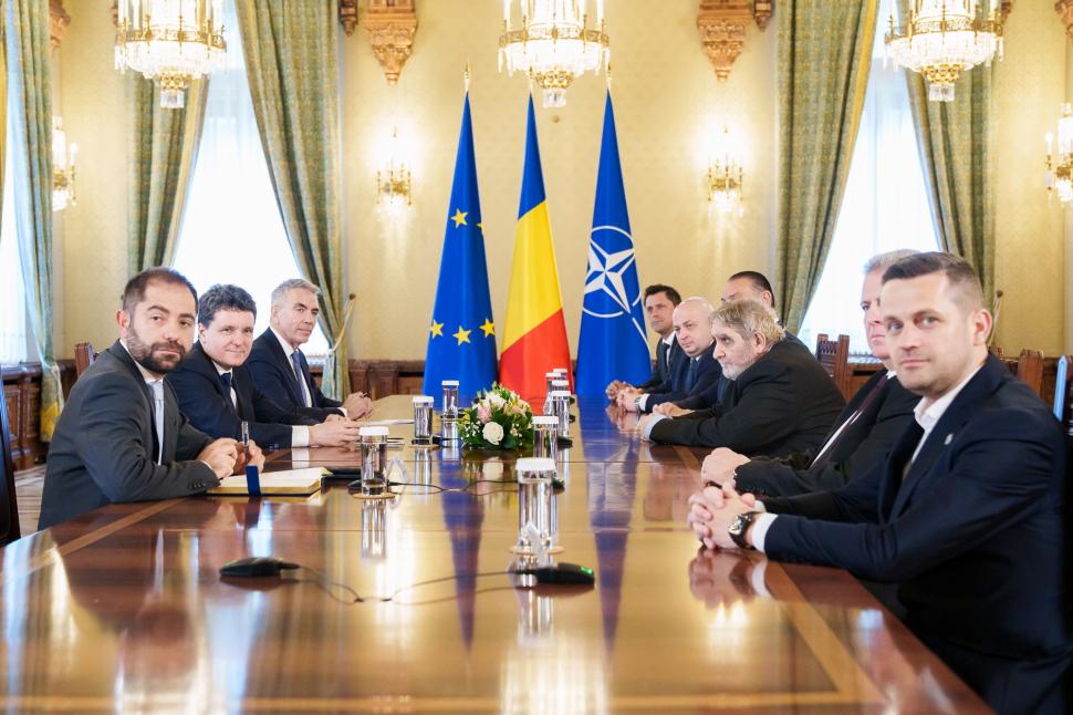 Imaginile zilei de la Cotroceni. Nicușor Dan a râs cu Daniel Băluță. Anamaria Gavrilă a mers cu iubitul 982091