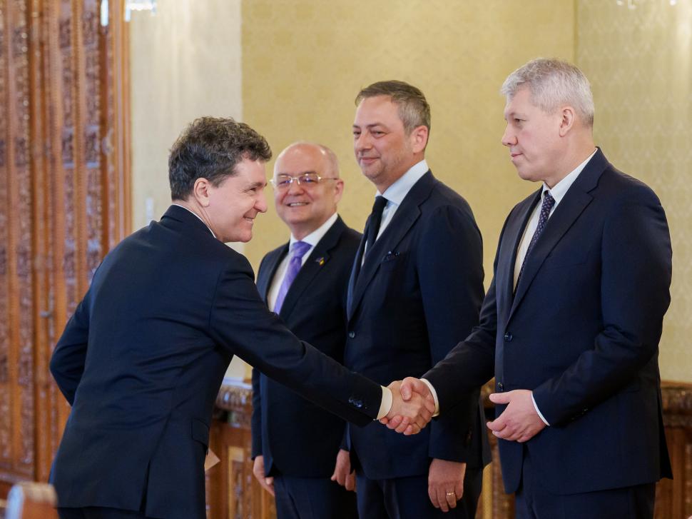 Imaginile zilei de la Cotroceni. Nicușor Dan a râs cu Daniel Băluță. Anamaria Gavrilă a mers cu iubitul 982095