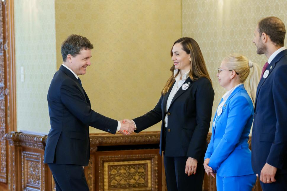 Imaginile zilei de la Cotroceni. Nicușor Dan a râs cu Daniel Băluță. Anamaria Gavrilă a mers cu iubitul 982098