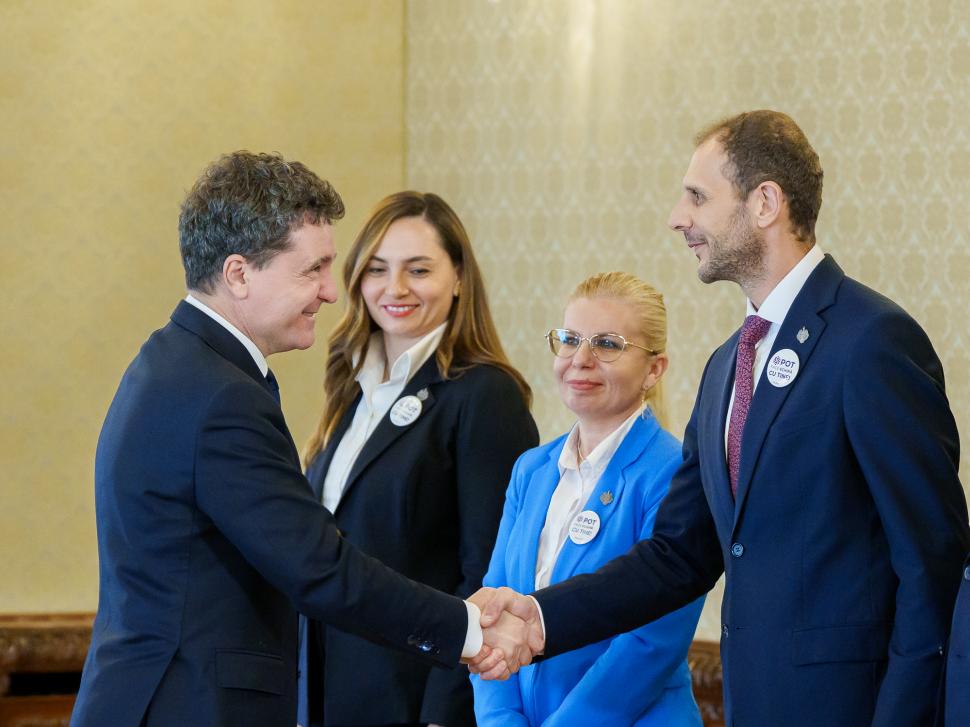 Imaginile zilei de la Cotroceni. Nicușor Dan a râs cu Daniel Băluță. Anamaria Gavrilă a mers cu iubitul 982100