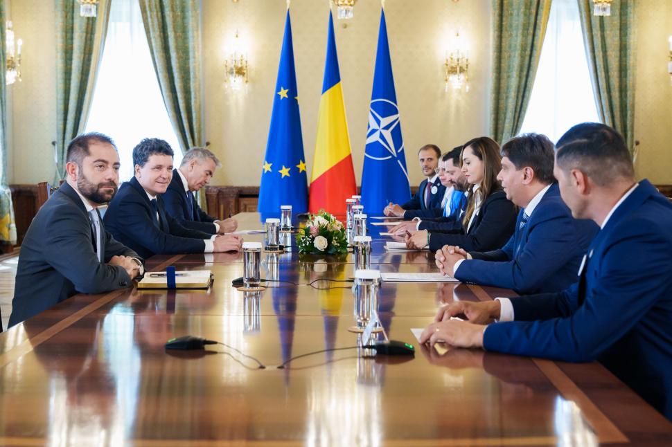 Imaginile zilei de la Cotroceni. Nicușor Dan a râs cu Daniel Băluță. Anamaria Gavrilă a mers cu iubitul 982101