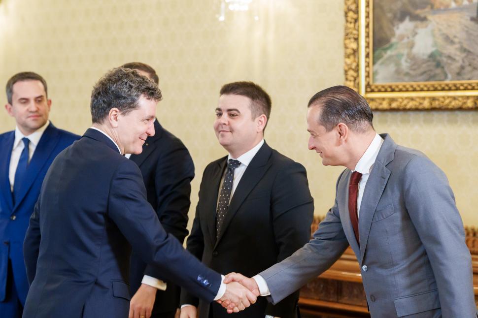 Imaginile zilei de la Cotroceni. Nicușor Dan a râs cu Daniel Băluță. Anamaria Gavrilă a mers cu iubitul 982105